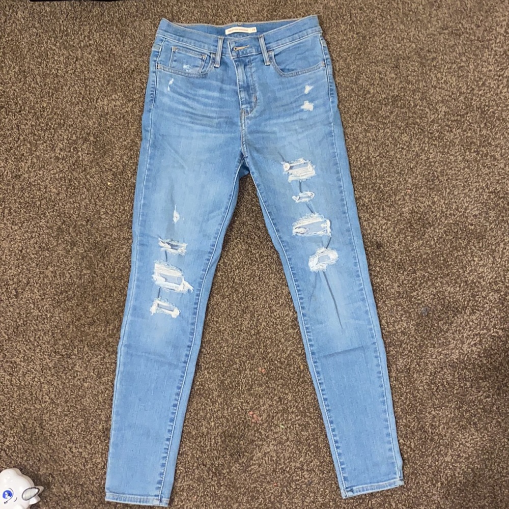 Levis - Picture 3 of 4